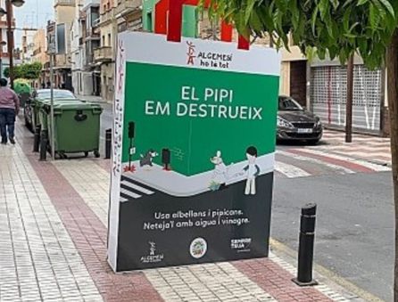 Lo que hacen en Algemesí para que los perros no orinen en las farolas Lo que hacen en Algemesí para que los perros no orinen en las farolas