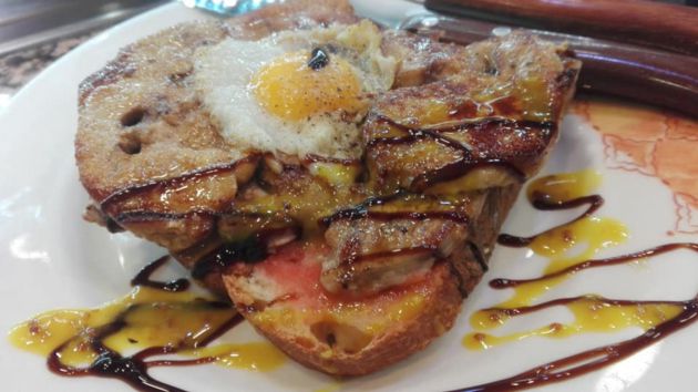 Montado de ternasco con foie y huevo de codorniz, en el Cervino Montado de ternasco con foie y huevo de codorniz, en el Cervino