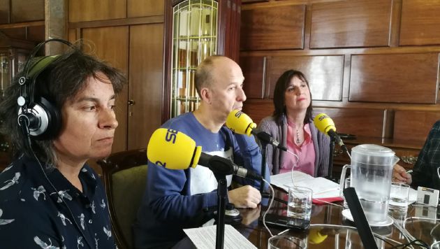 De izquierda a derecha, Luisa Broto (ZEC), Carmelo Asensio (CHA) y Lola Ranera (PSOE), durante la emisión de Plaza Pública De izquierda a derecha, Luisa Broto (ZEC), Carmelo Asensio (CHA) y Lola Ranera (PSOE), durante la emisión de Plaza Pública