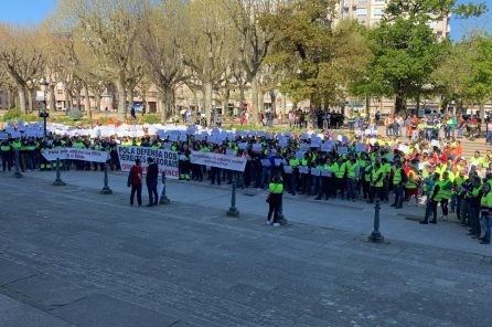 Los trabajadores de Ence revientan el pleno de la Diputación Los trabajadores de Ence revientan el pleno de la Diputación