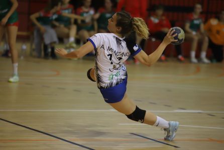 Alba Manzano lanza un penalti Alba Manzano lanza un penalti