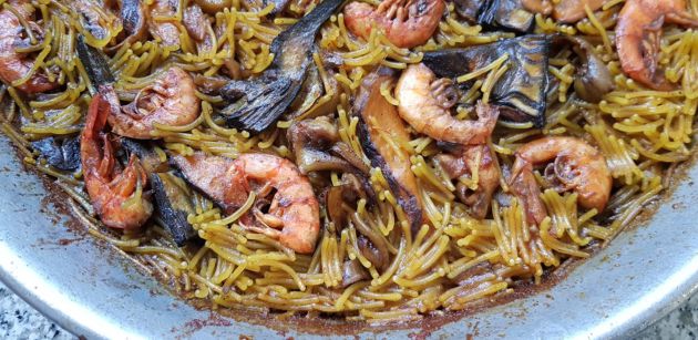 Fideuà de gamba ratllada, carxofes i bolets Fideuà de gamba ratllada, carxofes i bolets
