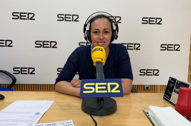 Mercedes Cánovas Martínez, miembro de la Junta Ejecutiva de la Fundación Ambulancia del Deseo, en los estudios de Radio Murcia Mercedes Cánovas Martínez, miembro de la Junta Ejecutiva de la Fundación Ambulancia del Deseo, en los estudios de Radio Murcia