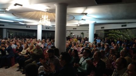 Mas de quinientas personas abarrotaban el salón donde se presentó la candidatura Mas de quinientas personas abarrotaban el salón donde se presentó la candidatura