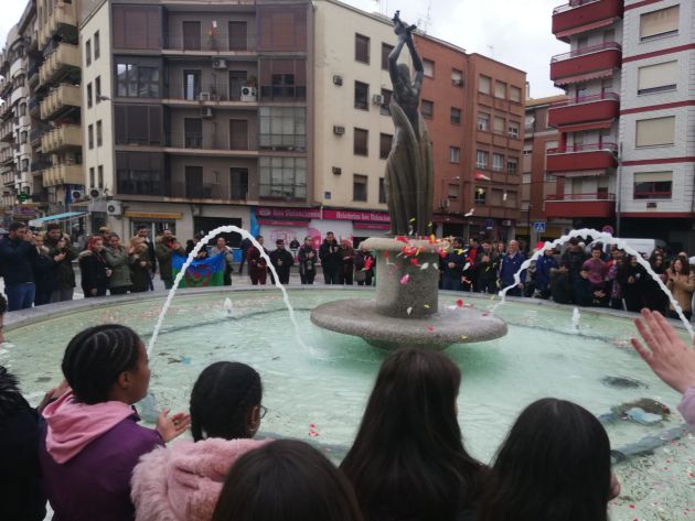"El acercamiento intercultural avanza en Linares" "El acercamiento intercultural avanza en Linares"