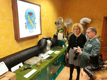 El chalé desmantelado estaba dotado con toda la tecnología necesaria para lograr las mejores condiciones de crecimiento de las plantas de marihuana El chalé desmantelado estaba dotado con toda la tecnología necesaria para lograr las mejores condiciones de crecimiento de las plantas de marihuana