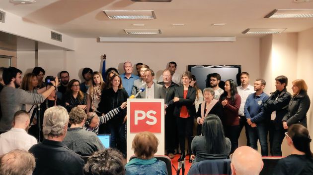 Els candidats del PS a la seu del partit valorant els resultats electorals que els concedeix set consellers generals. Els candidats del PS a la seu del partit valorant els resultats electorals que els concedeix set consellers generals.