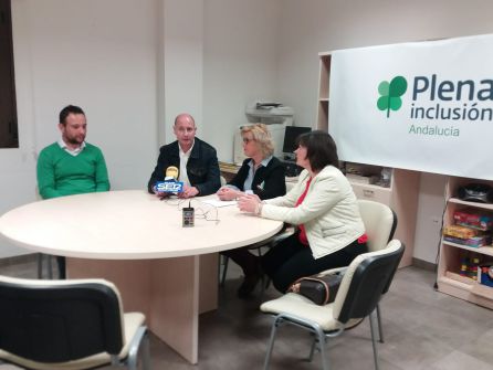 Momento de la intervención del alcalde, José Luis HIdalgo, acompañado de gernete-director, presidenta y concejala de Asuntos Sociales Momento de la intervención del alcalde, José Luis HIdalgo, acompañado de gernete-director, presidenta y concejala de Asuntos Sociales
