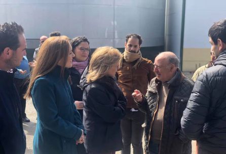 Maria Luisa del Moral conoce la cooperativa Aceites Cazorla. En la foto charla con el presidente Ricardo Mendieta Maria Luisa del Moral conoce la cooperativa Aceites Cazorla. En la foto charla con el presidente Ricardo Mendieta