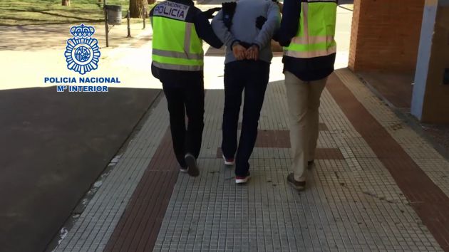 La Policía Nacional de Guadalajara detiene a 21 grafiteros que pintaban vagones de tren en la estación de Renfe: 21 grafiteros detenidos por pintar vagones de tren en la estación de Guadalajara La Policía Nacional de Guadalajara detiene a 21 grafiteros que pintaban vagones de tren en la estación de Renfe: 21 grafiteros detenidos por pintar vagones de tren en la estación de Guadalajara