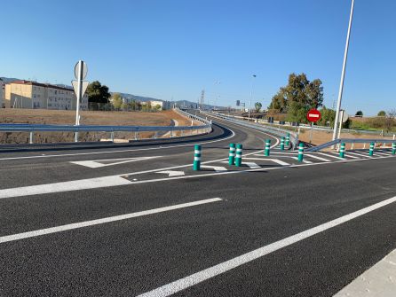 La finalización de las obras en los accesos a la variante aún provoca algunas retenciones en las horas punta La finalización de las obras en los accesos a la variante aún provoca algunas retenciones en las horas punta