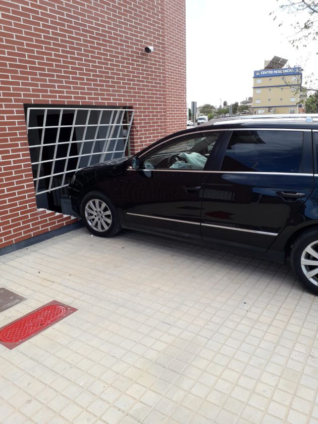 Coche empotrado en el aula de infantil Coche empotrado en el aula de infantil