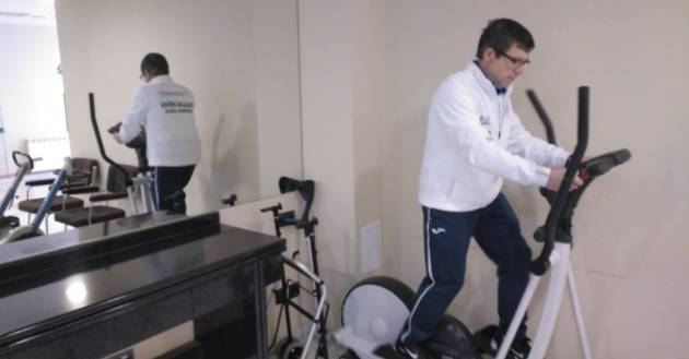 Ángel en su sesión de fisioterapia Ángel en su sesión de fisioterapia