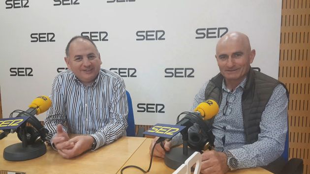 Pedro José Pérez Saura, director técnico del Caerm (izqda) junto a David Samper Martínez, Presidente del Caerm (dcha) Pedro José Pérez Saura, director técnico del Caerm (izqda) junto a David Samper Martínez, Presidente del Caerm (dcha)