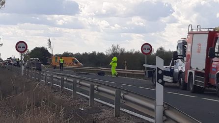 Polícia Local de Cazorla, Bomberos, Guardia Civil y servicio de mantenimiento de carreteras han actuado en el accidente Polícia Local de Cazorla, Bomberos, Guardia Civil y servicio de mantenimiento de carreteras han actuado en el accidente
