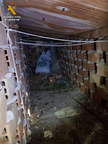 Construcción de una estancia oculta para el cultivo de marihuana Construcción de una estancia oculta para el cultivo de marihuana