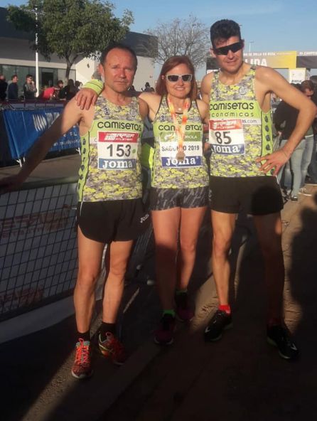 Los tres atletas del C. A. Elda en Sagunto Los tres atletas del C. A. Elda en Sagunto