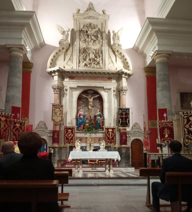 Imagen de la Eucaristía en honor a los cofrades difuntos tras la que ha tenido lugar el besapié a la imagen titular de la cofradía magenta Imagen de la Eucaristía en honor a los cofrades difuntos tras la que ha tenido lugar el besapié a la imagen titular de la cofradía magenta