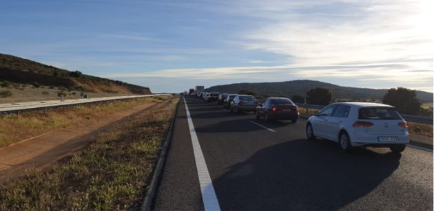 Retención en la A-41 este lunes a las 8.30h tras el accidente en Caracuel Retención en la A-41 este lunes a las 8.30h tras el accidente en Caracuel