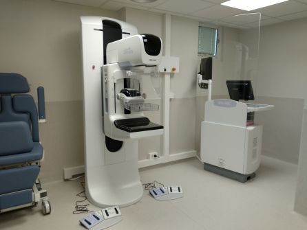 El nuevo mamógrafo del hospital está instalado tras ganar espacio con la eliminación de un aseo El nuevo mamógrafo del hospital está instalado tras ganar espacio con la eliminación de un aseo