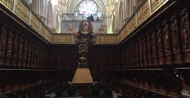Coro de la catedral de Cuenca. En el siglo XVIII se quemó parte de la sillería. Coro de la catedral de Cuenca. En el siglo XVIII se quemó parte de la sillería.