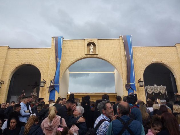 Los pasos de Los Salesianos en su capilla de salida tras la supresión de la estación de penitencia por la lluvia Los pasos de Los Salesianos en su capilla de salida tras la supresión de la estación de penitencia por la lluvia