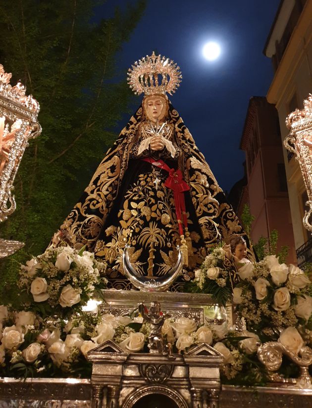 La Virgen de la Soledad de San Jerónimo en el Viernes Santo de Granada La Virgen de la Soledad de San Jerónimo en el Viernes Santo de Granada