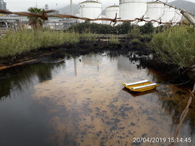 Detectan un vertido de hidrocarburos en la zona industrial de Escombreras Detectan un vertido de hidrocarburos en la zona industrial de Escombreras