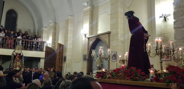 Acto en el interior del templo con las dos tallas tras la suspensión Acto en el interior del templo con las dos tallas tras la suspensión