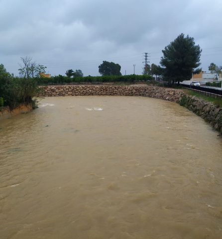 El río Girona a su paso por Beniarbeig, esta mañana de lunes. El río Girona a su paso por Beniarbeig, esta mañana de lunes.