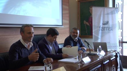 El alcalde de Cazorla, Antonio J. Rodriguez, el presidente de la Diputación, Francisco Reyes y el gerente de FAMSI, Manuel Redaño durante la presentación El alcalde de Cazorla, Antonio J. Rodriguez, el presidente de la Diputación, Francisco Reyes y el gerente de FAMSI, Manuel Redaño durante la presentación