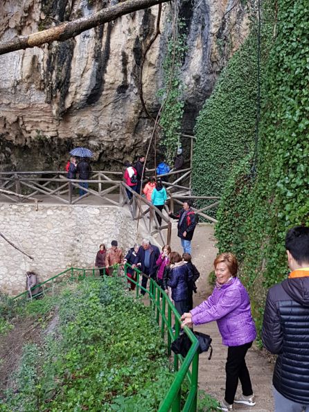 La Cueva del Agua tiene ademas connotaciones religiosas por cuanto se le atribuye la aparición del Virgen de Tíscar La Cueva del Agua tiene ademas connotaciones religiosas por cuanto se le atribuye la aparición del Virgen de Tíscar