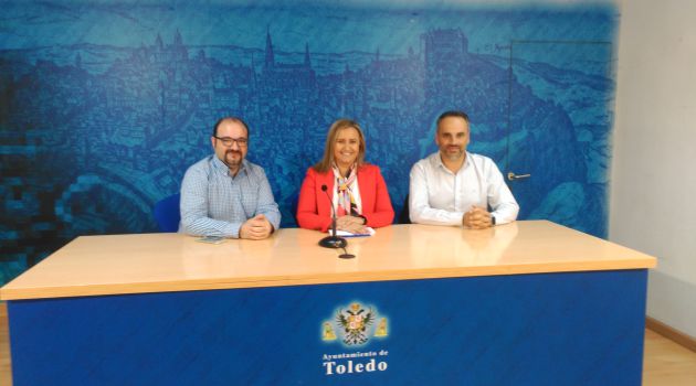 Curro García, coordinador regional de 'LOS40' (i), Maite Puig, concejala de Festejos de Toledo (c) y Luis Aznal, jefe de ventas de Prisa Radio en Toledo (d) Curro García, coordinador regional de 'LOS40' (i), Maite Puig, concejala de Festejos de Toledo (c) y Luis Aznal, jefe de ventas de Prisa Radio en Toledo (d)