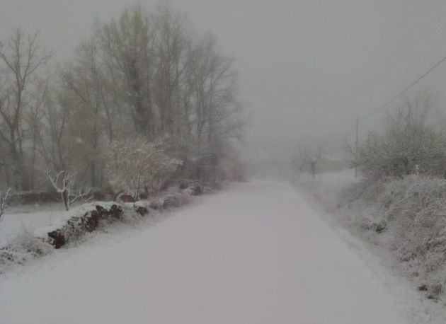 La nieve embellece todavía más la Sierra Norte de Guadalajara a finales de abril: La Sierra Norte de Guadalajara se despierta nevada a finales de abril La nieve embellece todavía más la Sierra Norte de Guadalajara a finales de abril: La Sierra Norte de Guadalajara se despierta nevada a finales de abril