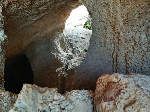 Imagen de la cueva donde aparecieron los cadáveres Imagen de la cueva donde aparecieron los cadáveres