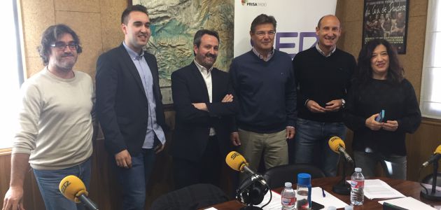 Paco Auñón (director de Hoy por Hoy Cuenca), Fernando Garrote (UP), José Luis Muñoz (C's), Rafael Catalá (PP), Luis Carlos Sahuquillo (PSOE) y Aurora Duque (directora de SER Cuenca). Paco Auñón (director de Hoy por Hoy Cuenca), Fernando Garrote (UP), José Luis Muñoz (C's), Rafael Catalá (PP), Luis Carlos Sahuquillo (PSOE) y Aurora Duque (directora de SER Cuenca).