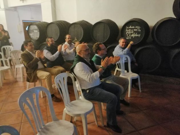 Miembros de Vox celebrando la obtención de un diputado al Congreso por la provincia de Córdoba. Miembros de Vox celebrando la obtención de un diputado al Congreso por la provincia de Córdoba.