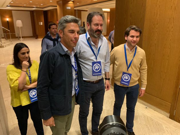 Andrés Lorite, acompañado de Adolfo Molina, Beatriz Jurado y Fernando Priego. Andrés Lorite, acompañado de Adolfo Molina, Beatriz Jurado y Fernando Priego.