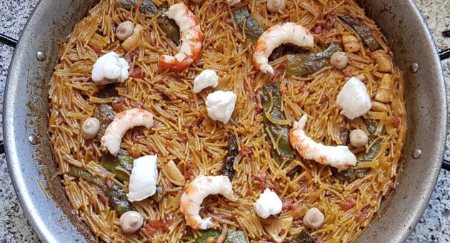Fideuà amb all negre Fideuà amb all negre