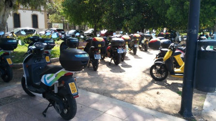 Las motos de 'sharing' toman la Alameda de Valencia Las motos de 'sharing' toman la Alameda de Valencia