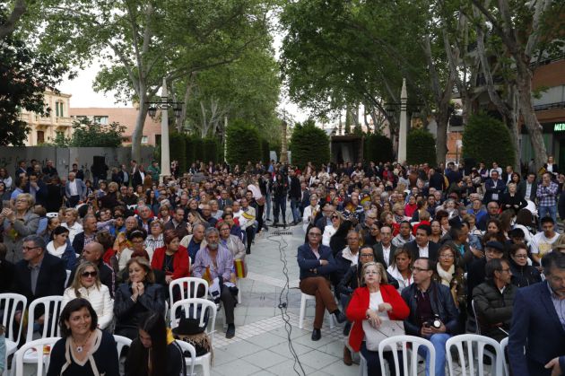 López Miras: "No podemos permitir que lleguen socialistas y comunistas a arrasar Murcia" López Miras: "No podemos permitir que lleguen socialistas y comunistas a arrasar Murcia"