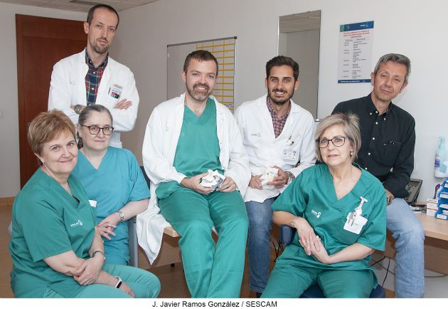 El equipo de cirugía maxilofacial del Hospital de Guadalajara realiza, por primera vez, una reconstrucción completa de la articulación temporomandibular: El Hospital de Guadalajara realiza, por primera vez, la reconstrucción completa de la articulación temporomandibular El equipo de cirugía maxilofacial del Hospital de Guadalajara realiza, por primera vez, una reconstrucción completa de la articulación temporomandibular: El Hospital de Guadalajara realiza, por primera vez, la reconstrucción completa de la articulación temporomandibular