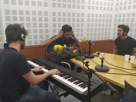 Sintáxis actuando en Radio Córdoba Sintáxis actuando en Radio Córdoba