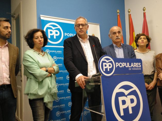 Imagen centrada de la comparecencia de Martínez Bermejo y los ediles del PP Imagen centrada de la comparecencia de Martínez Bermejo y los ediles del PP