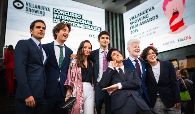 Luis Fernández, junto a su equipo, en la gala del Concurso Internacional de Cortometrajes 'Villanueva Showing Film Awards' Luis Fernández, junto a su equipo, en la gala del Concurso Internacional de Cortometrajes 'Villanueva Showing Film Awards'