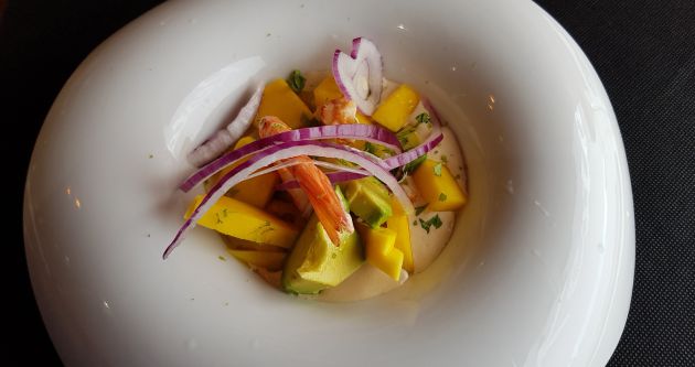 Amanida d'alvocat, mango i gaspatxo ajoblanco Amanida d'alvocat, mango i gaspatxo ajoblanco