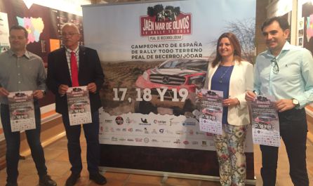 Organizadores del Rally TT 'Mar de Olivos' junto al diputado de Cultura y Deportes, Juan Ángel Pérez. Organizadores del Rally TT 'Mar de Olivos' junto al diputado de Cultura y Deportes, Juan Ángel Pérez.
