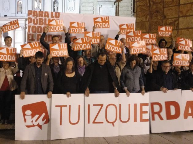 Pancartas de Izquierda Unida, en la Plaza de La Seo Pancartas de Izquierda Unida, en la Plaza de La Seo