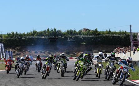 Algunos de los cerca de 90 participantes presentes en el circuito de Kotarr. Algunos de los cerca de 90 participantes presentes en el circuito de Kotarr.