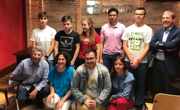 Parte del equipo del proyecto del globo sonda "Viñatélite" Parte del equipo del proyecto del globo sonda "Viñatélite"